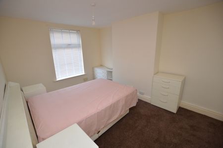 3 Bedroom End of Terrace - Photo 4