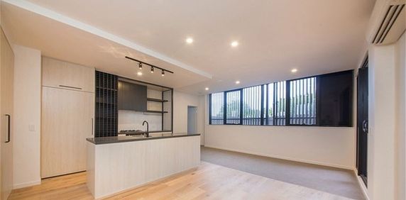 Modern Apartment located near the river of West End! - Photo 2