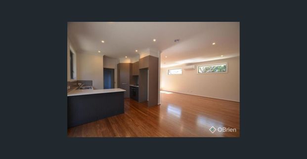 For Lease – Modern 2-Bedroom Townhouse with Garage. - Photo 1