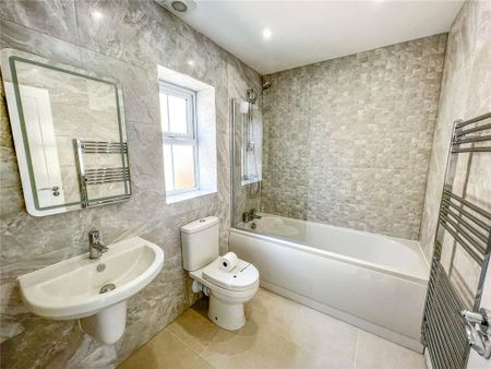 3 bedroom detached house to rent - Photo 2