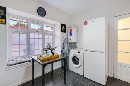 4 bedroom detached house to rent - Photo 4