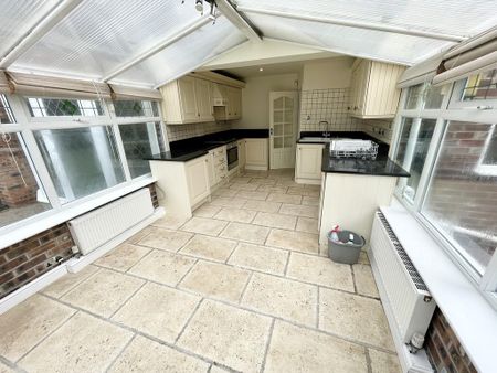 4 bedroom detached house to rent - Photo 5