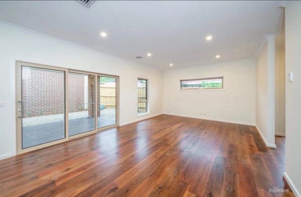 Ferntree Gully - Photo 1