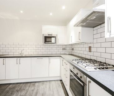 Heathcote Road, Camberley, Surrey, GU15 - Photo 5