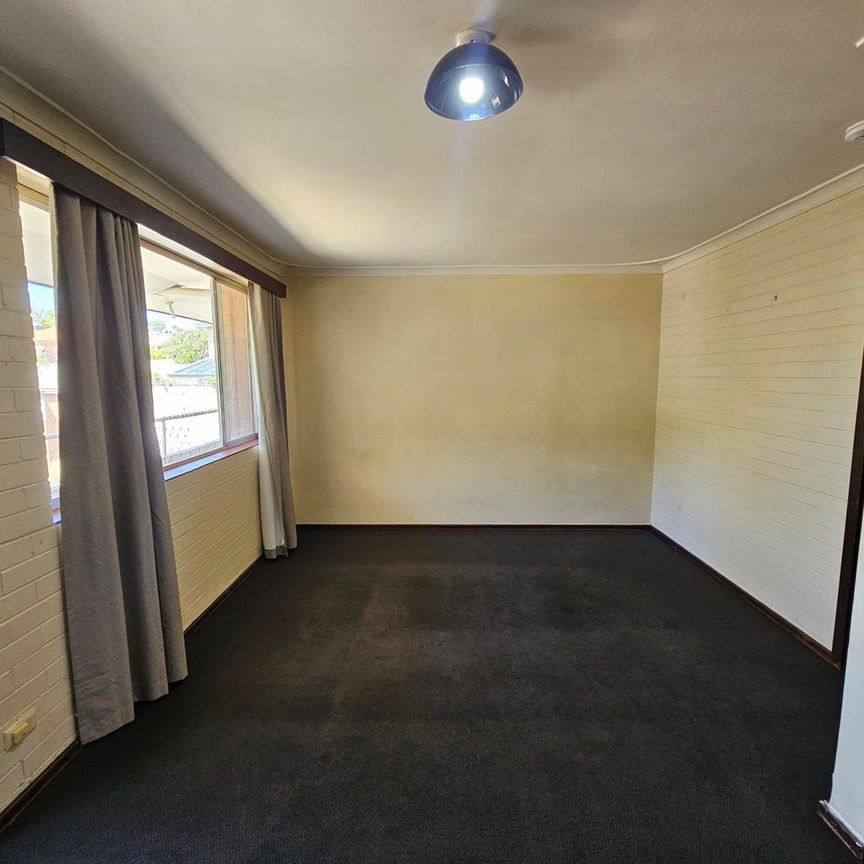 FIRST FLOOR UNIT OPPOSITE PARK - Photo 1