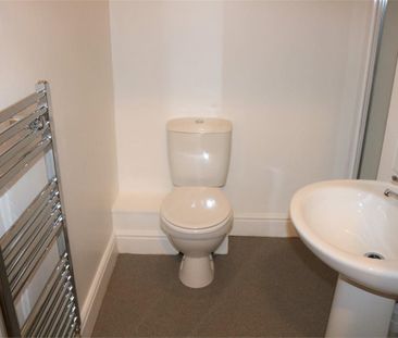 Room 5, Flat 2, 33 Mill Road, Cambridge - Photo 1