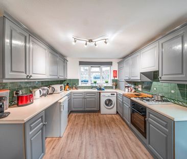 Room in a Shared House, Crossbush Road, BN2 - Photo 3