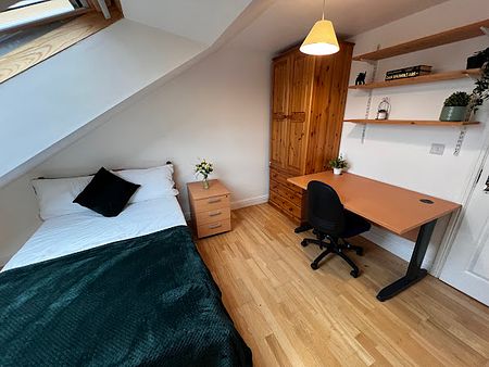 Room 11 Available, 12 Bedroom House, Willowbank Mews – Student Accommodation Coventry - Photo 3
