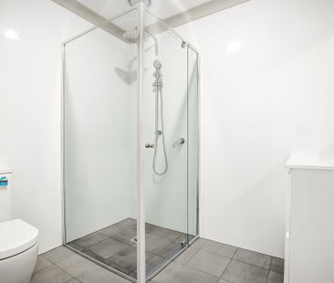 NEWLY RENOVATED FAMILY HOME - Photo 3