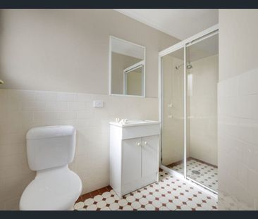 Fresh, Bright & Low-Maintenance Villa in Sought-After Greenmeadows ... - Photo 3