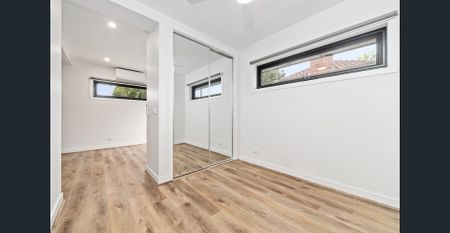 Brand New Rooming House ! - All Utilities Included And A Large Private Courtyard - Photo 3