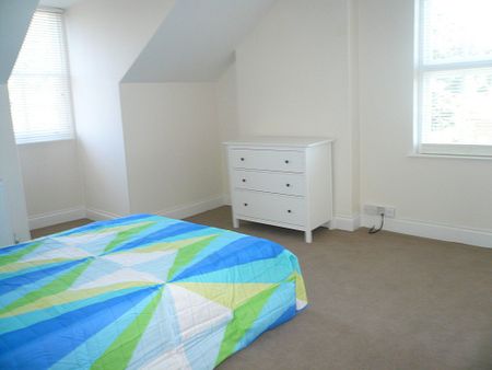 5 bed Apartment - To Let - Photo 2