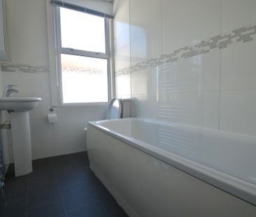 3 bedroom Detached house to rent - Photo 3