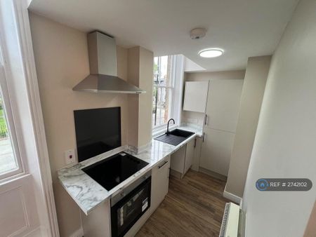 2 bedroom flat to rent - Photo 3