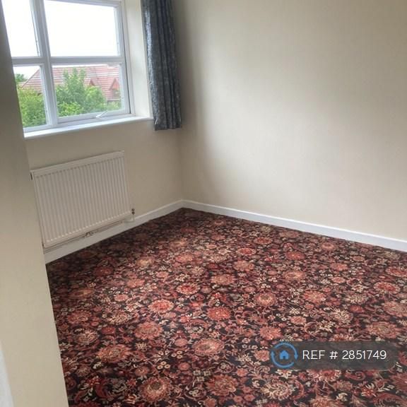 4 bedroom semi-detached house to rent - Photo 1