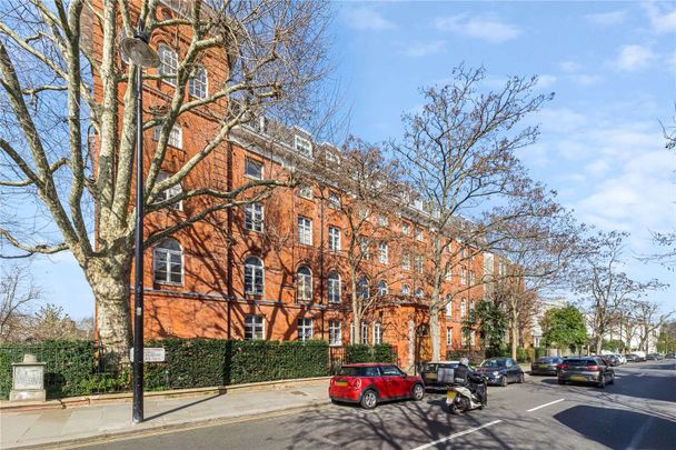 A light and bright two bedroom flat in an exceptional building - Photo 1