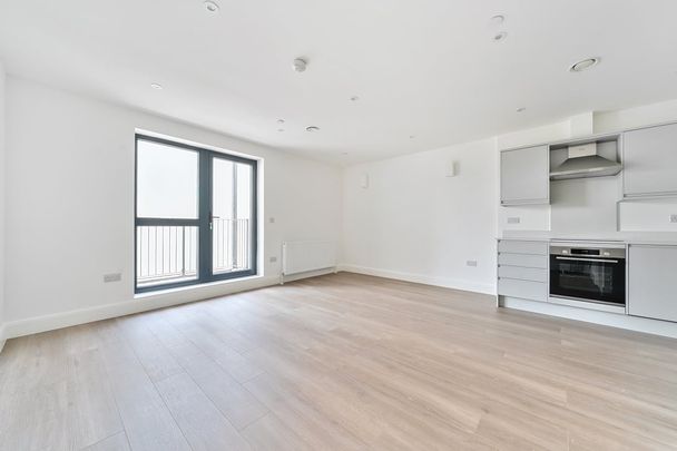 3 bedroom flat to rent - Photo 1