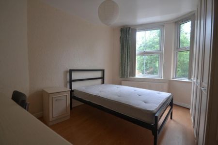 4 bedroom terraced house to rent - Photo 2