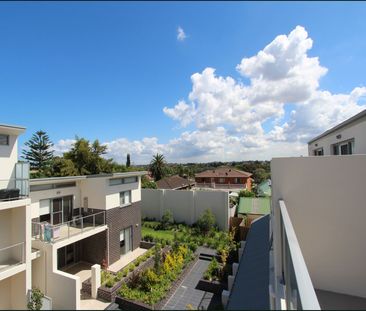 3 Bedroom Townhouse with 3 Bathrooms & 3 Car garage - Photo 6