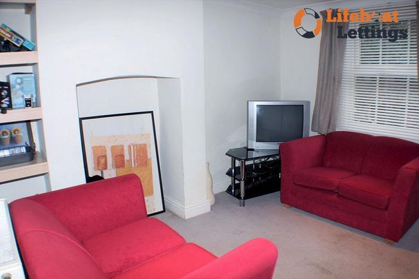 1 bedroom in a house share to rent - Photo 1