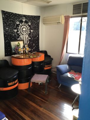 Fully Furnished 5 Bedroom House Perfect for Workers - Photo 1