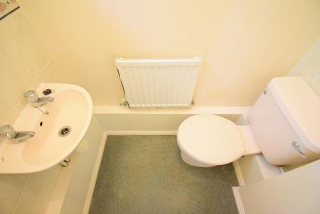 2 bedroom semi-detached house to rent - Photo 5