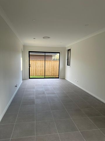 BRAND NEW HOUSE - READY TO MOVE IN - Photo 2