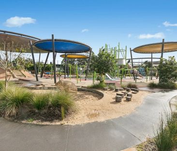 Spacious Double Brick Apartment with Two Balconies & Lock Up Garage - Photo 5