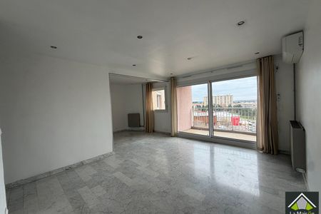 T4/5 ENTIEREMENT RENOVE 91 M² SALON DE PCE - Photo 2