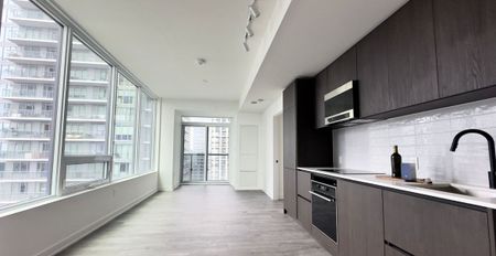 For Lease - 117 Broadway Avenue, Toronto, Ontario - Photo 2