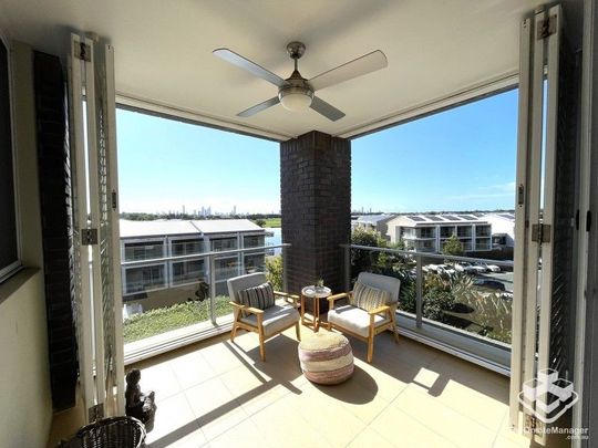 Beautiful Two Bedroom Apartment in Emerald Lakes - Photo 1