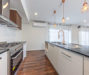 Beautifully Presented Home - Photo 6