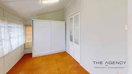 Spacious Home on Large Block! - Photo 4