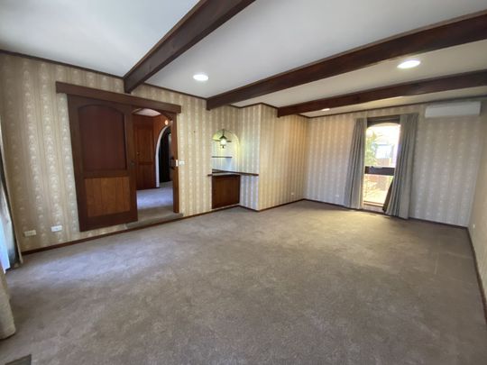 14 Yvonne Street, Wendouree - Photo 1