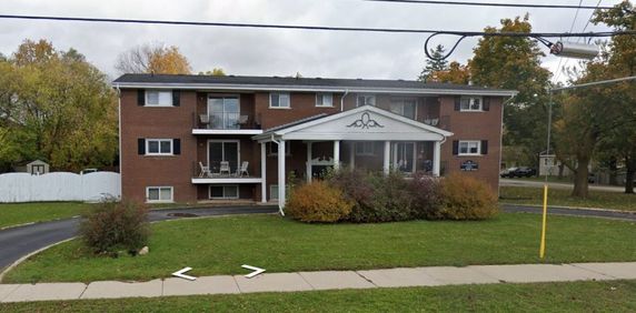 Oak Street Apartments - Photo 2