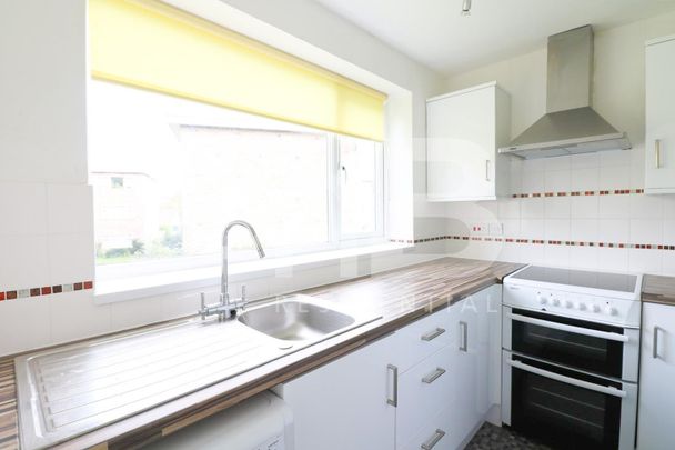 St John Court , Coten End, Warwick - Photo 1