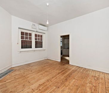 Spacious One Bedroom With Sunroom - Photo 1