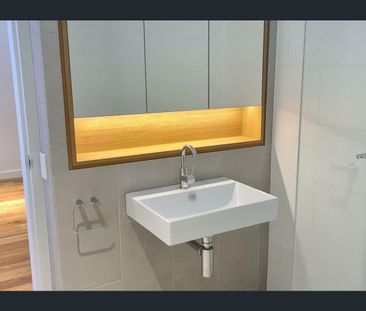 MODERN 1 BEDROOM + STUDY APARTMENT - Photo 6