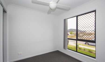 Charming Three Bedroom Pimpama Home - Photo 4