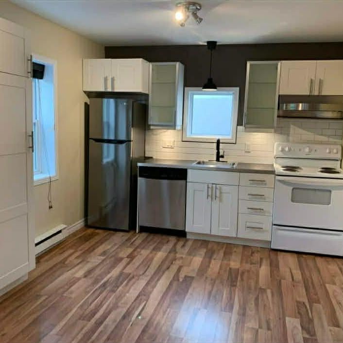 *Disponible* Appartement 3 ½ à louer à St-Sauveur semi-meublé - Photo 1