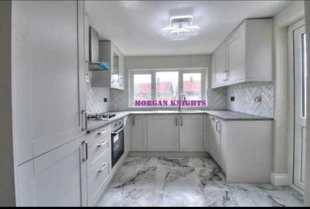 Scarletts, Basildon, Essex, SS14 - Photo 5