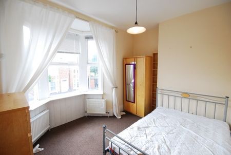 3 Bed - Warwick Street, Heaton - Photo 2