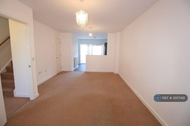 3 bedroom terraced house to rent - Photo 1