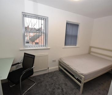 2 bedroom private hall to rent - Photo 2