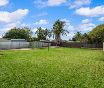 7 Nandina Avenue, Lake Albert NSW 2650 - Photo 2