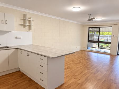 2/56 Bayswater Terrace, Hyde Park - Photo 3