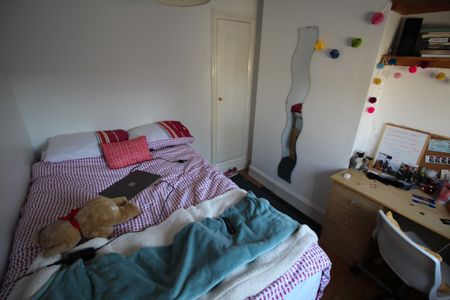 Room 4 - Photo 4