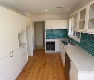 Renovated Hackett home - Photo 6