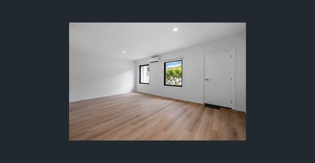 Contemporary Comfort & Convenience - Ground Floor 2-Bedroom Refurbished Apartments - Photo 1