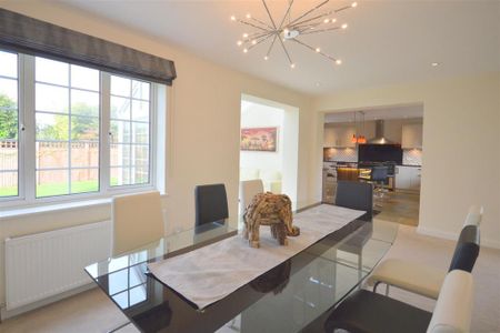 4 bedroom detached house to rent - Photo 2